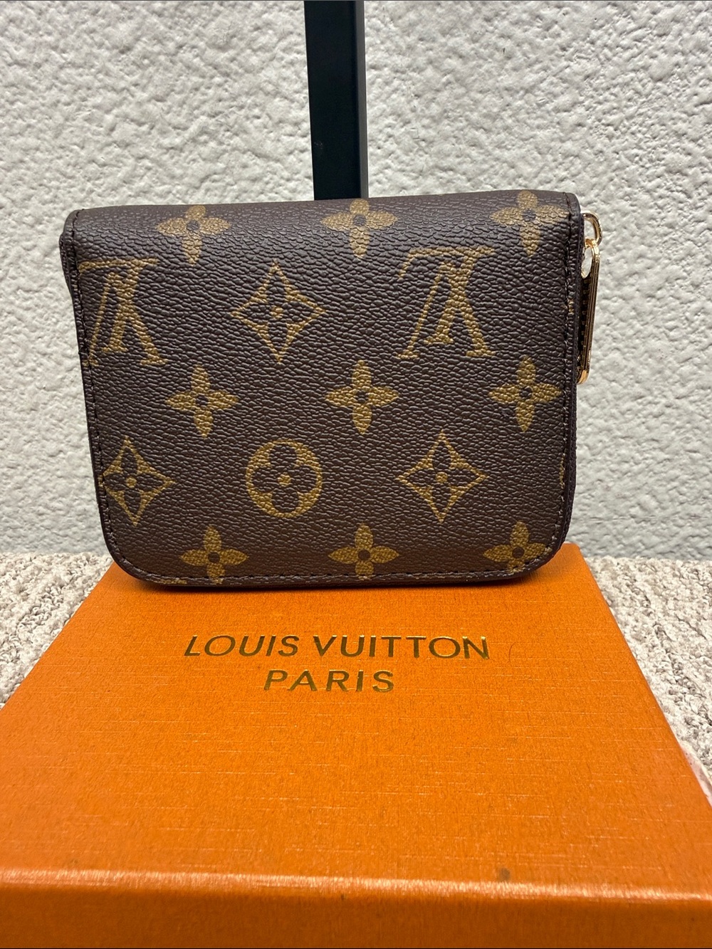 Source Unknown LV Brown/Tan Monogram Compact Wallet